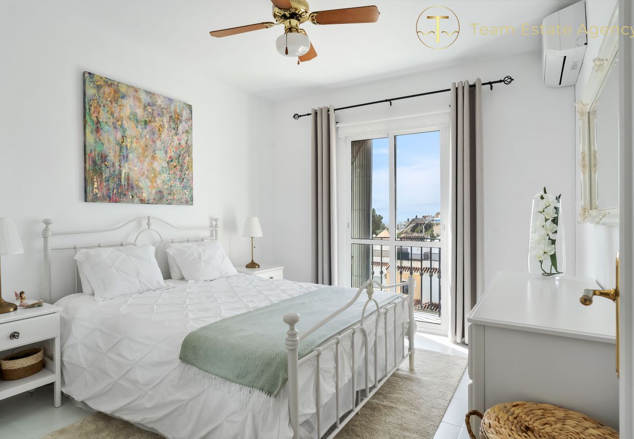 Townhouse in Nerja - Chic Retreat w/ Big Garden, Near Burriana Beach
