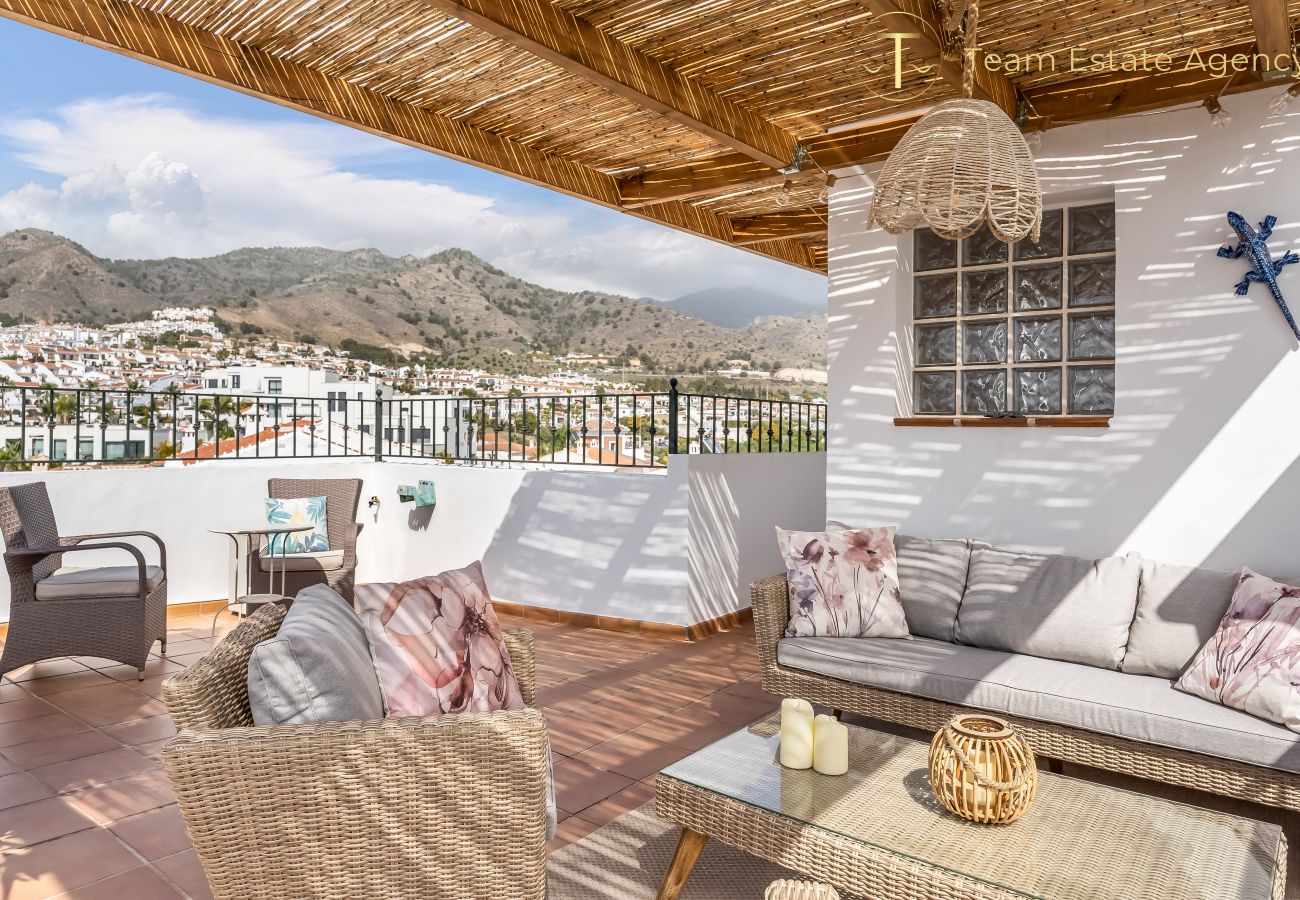 Townhouse in Nerja - Chic Retreat w/ Big Garden, Near Burriana Beach