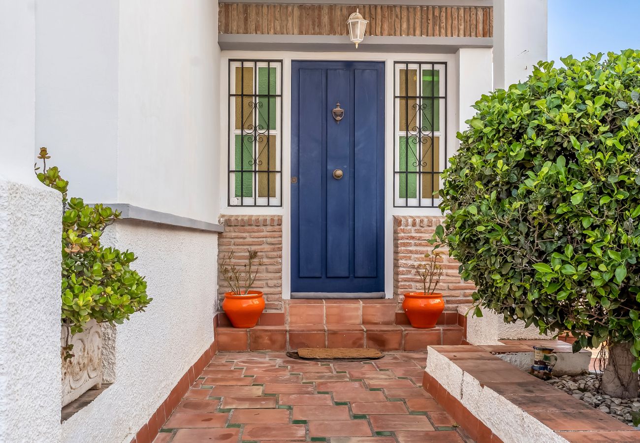 Townhouse in Nerja - Chic Retreat w/ Big Garden, Near Burriana Beach