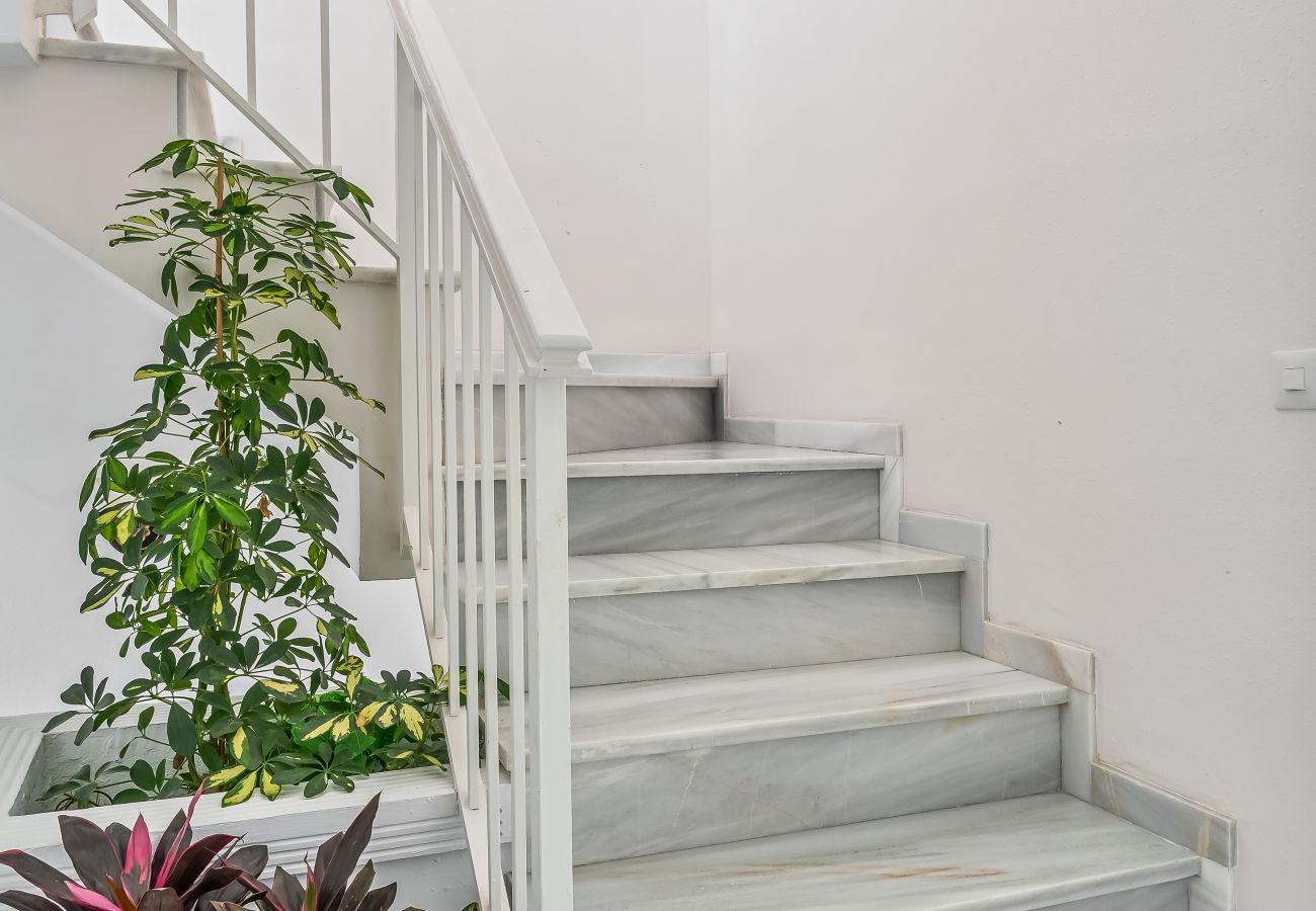 Townhouse in Nerja - Chic Retreat w/ Big Garden, Near Burriana Beach
