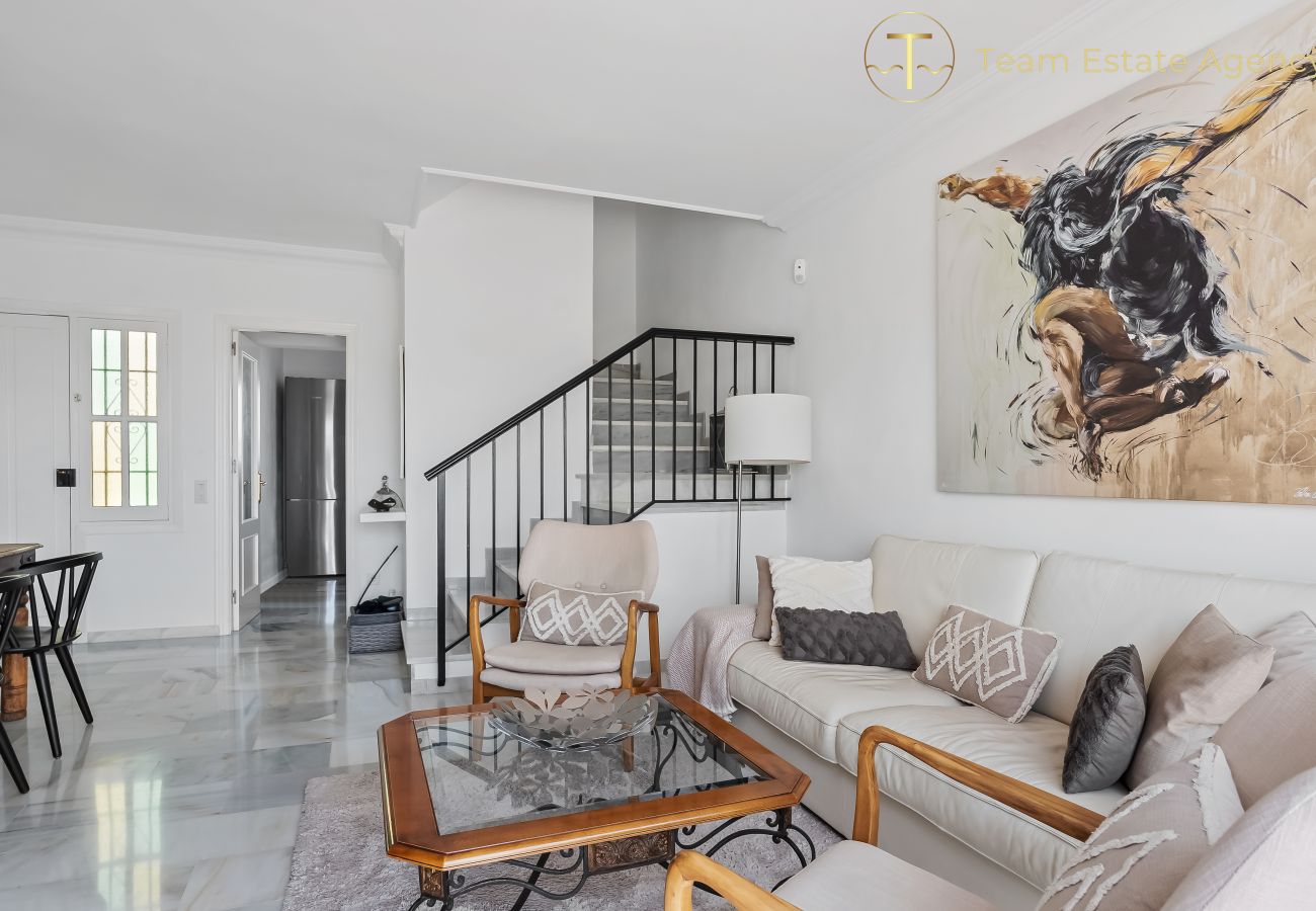 Townhouse in Nerja - Chic Retreat w/ Big Garden, Near Burriana Beach