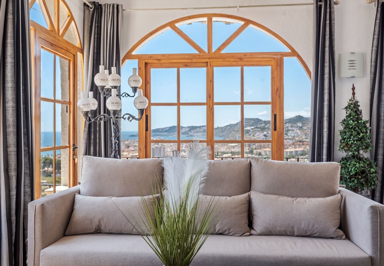 Villa in Almuñecar - Exclusive Villa with Panoramic Views and Private Pool