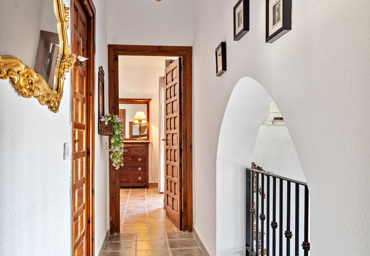 Villa in Almuñecar - Exclusive Villa with Panoramic Views and Private Pool