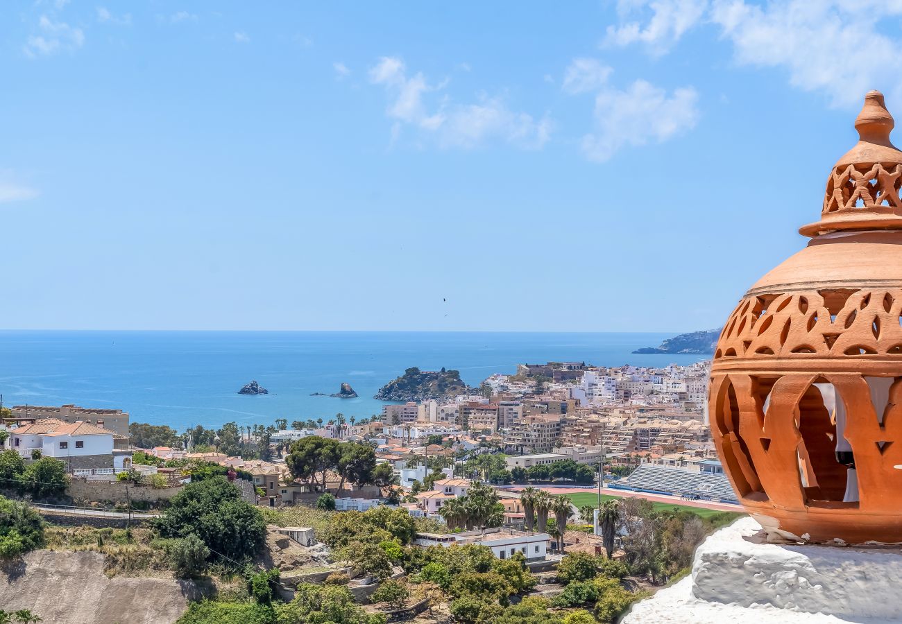 Villa in Almuñecar - Exclusive Villa with Panoramic Views and Private Pool