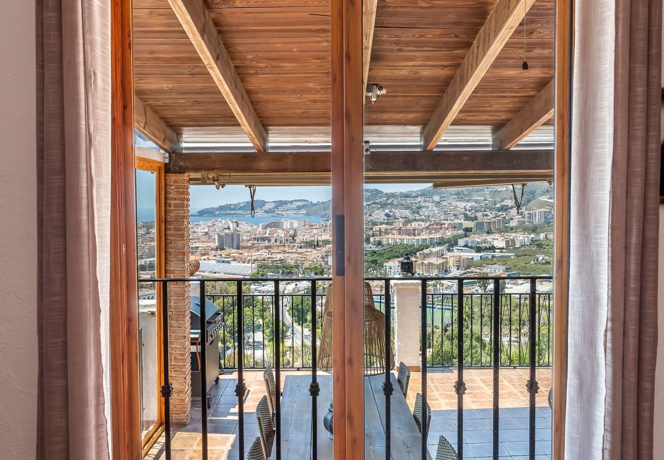 Villa in Almuñecar - Exclusive Villa with Panoramic Views and Private Pool