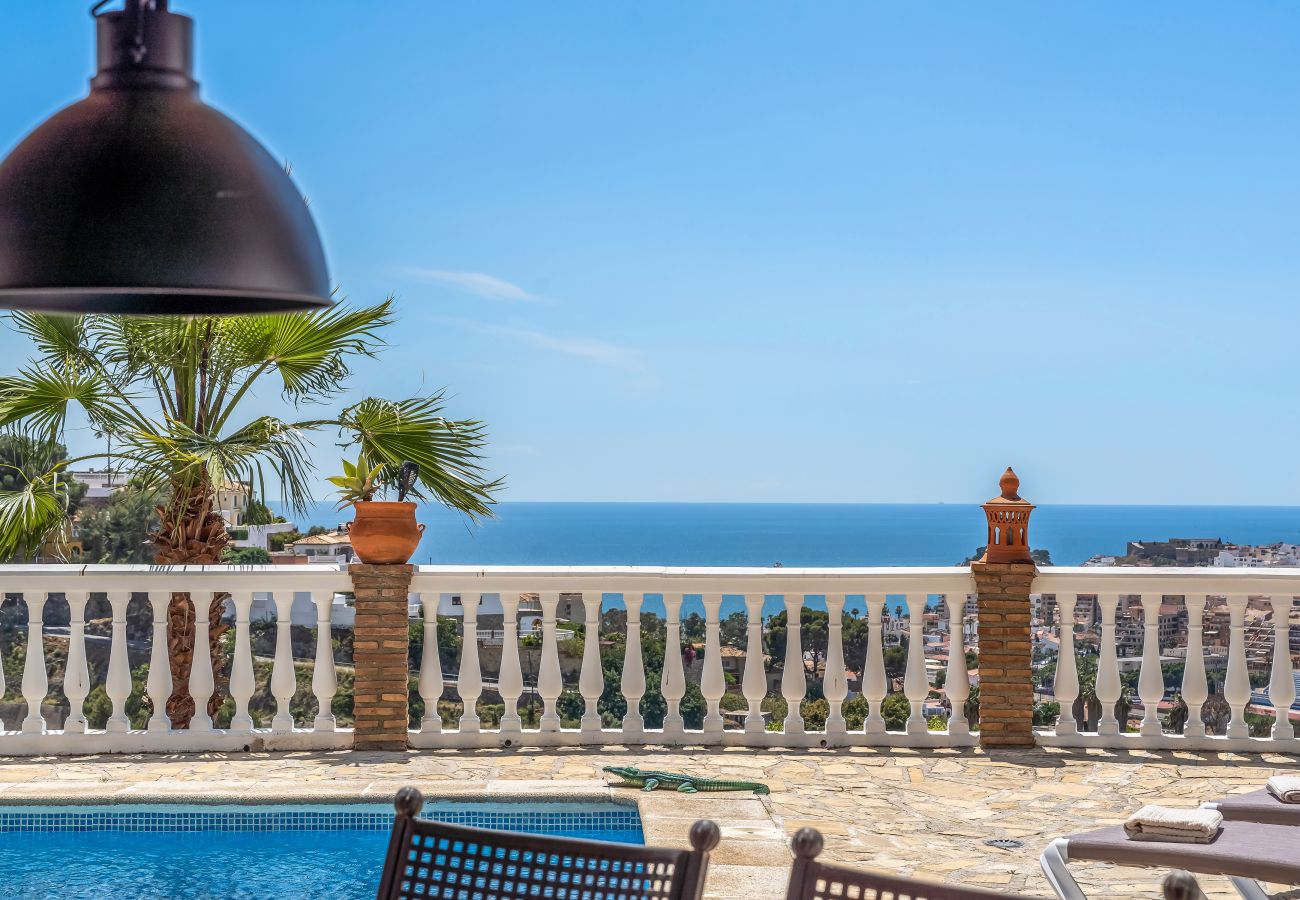 Villa in Almuñecar - Exclusive Villa with Panoramic Views and Private Pool