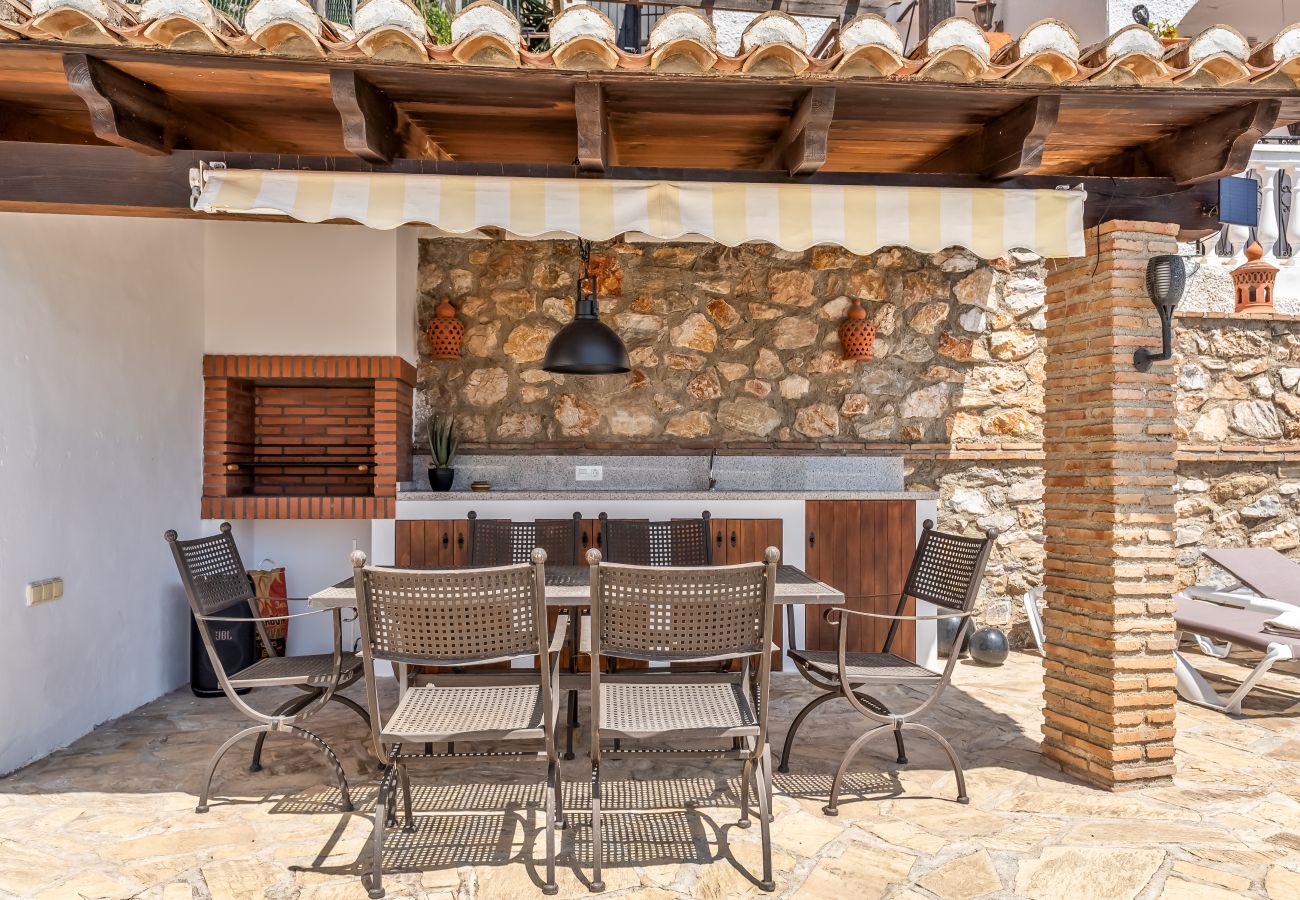 Villa in Almuñecar - Exclusive Villa with Panoramic Views and Private Pool
