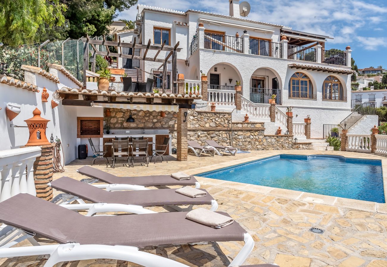 Villa in Almuñecar - Exclusive Villa with Panoramic Views and Private Pool