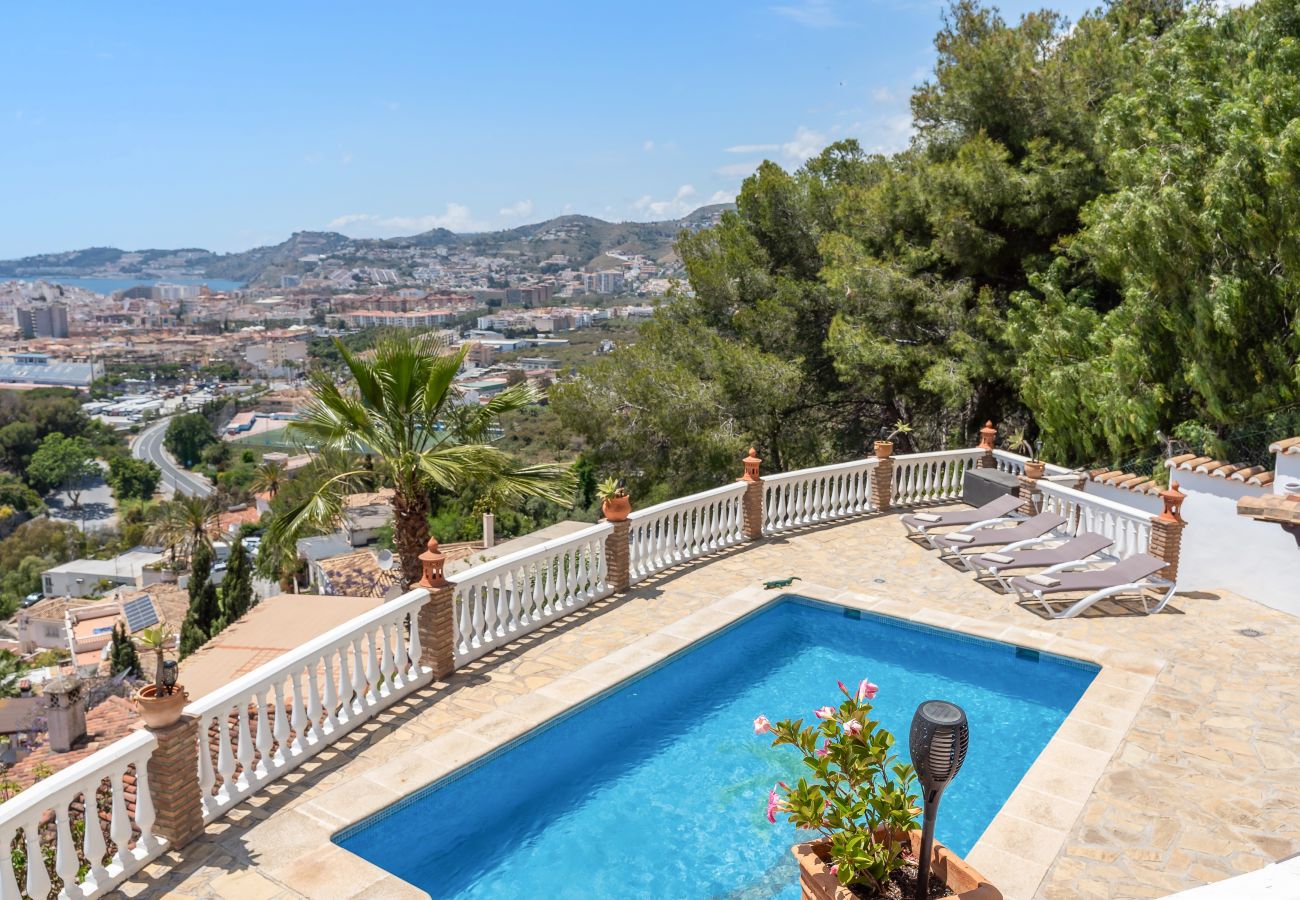 Villa in Almuñecar - Exclusive Villa with Panoramic Views and Private Pool