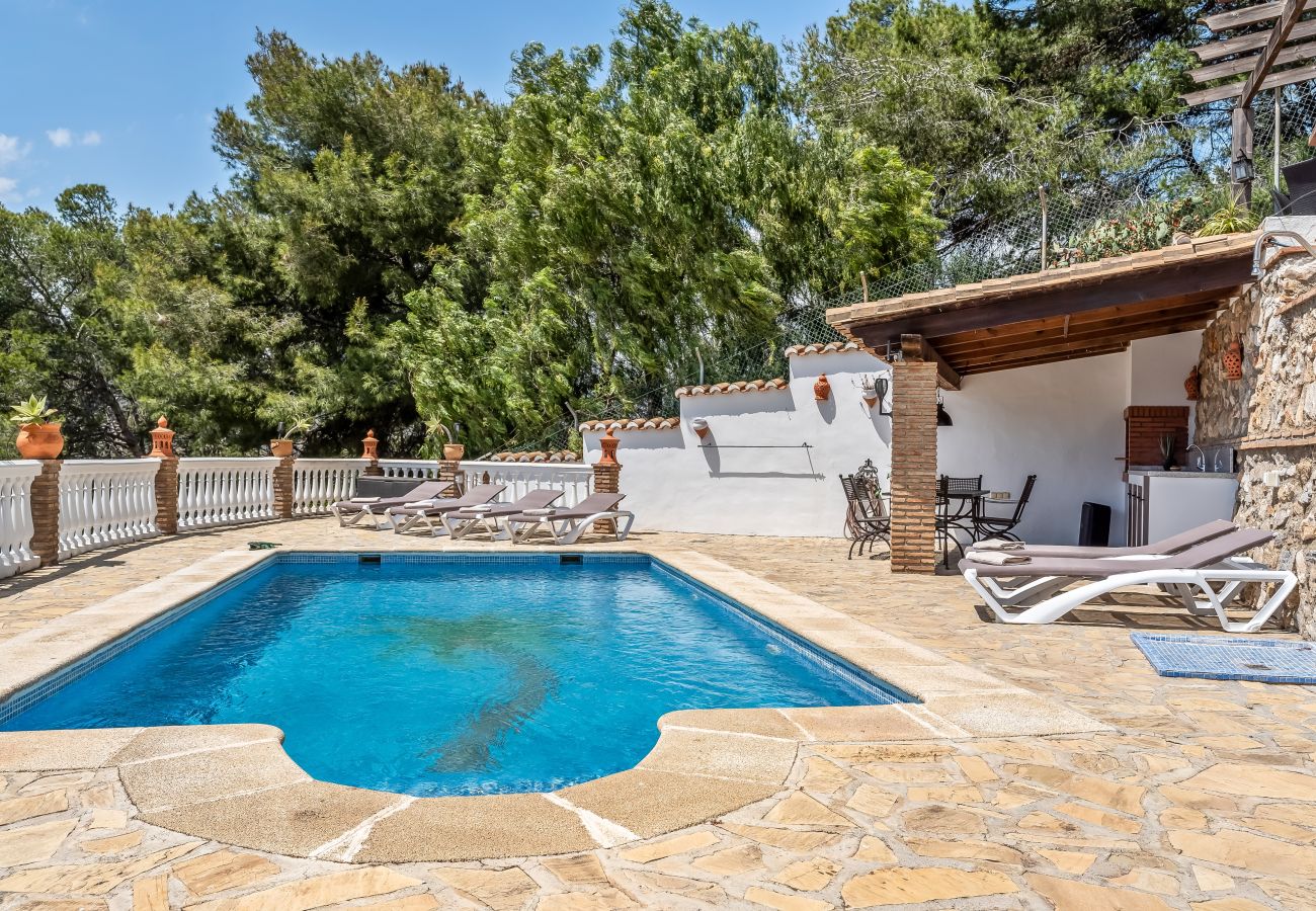 Villa in Almuñecar - Exclusive Villa with Panoramic Views and Private Pool