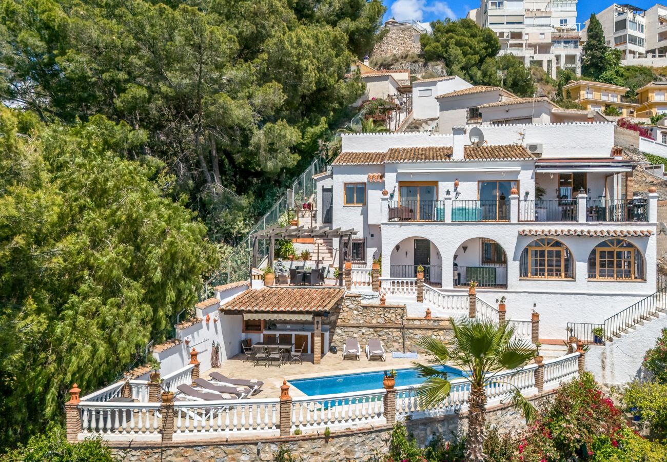 Villa in Almuñecar - Exclusive Villa with Panoramic Views and Private Pool