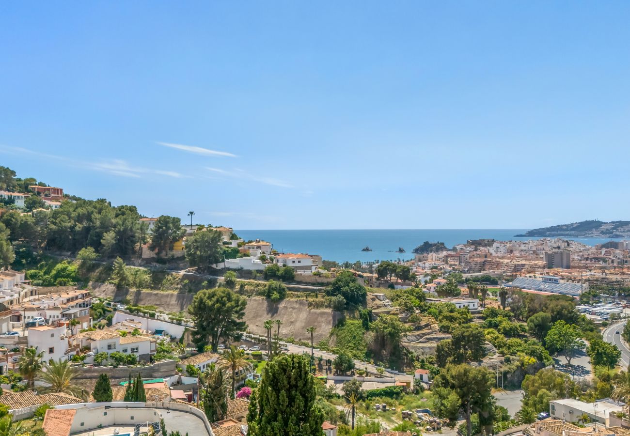 Villa in Almuñecar - Exclusive Villa with Panoramic Views and Private Pool