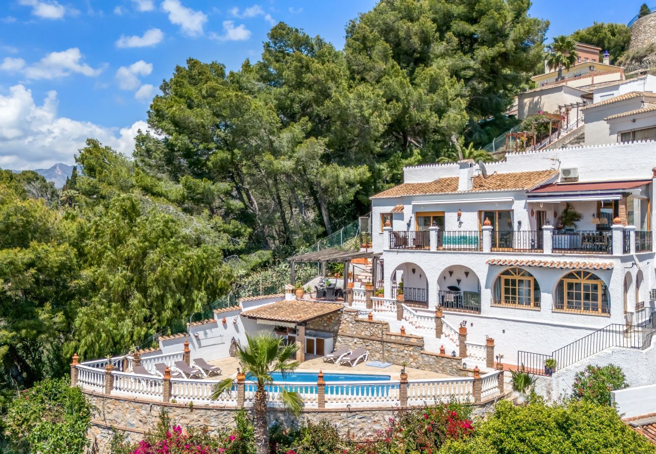 Villa in Almuñecar - Exclusive Villa with Panoramic Views and Private Pool