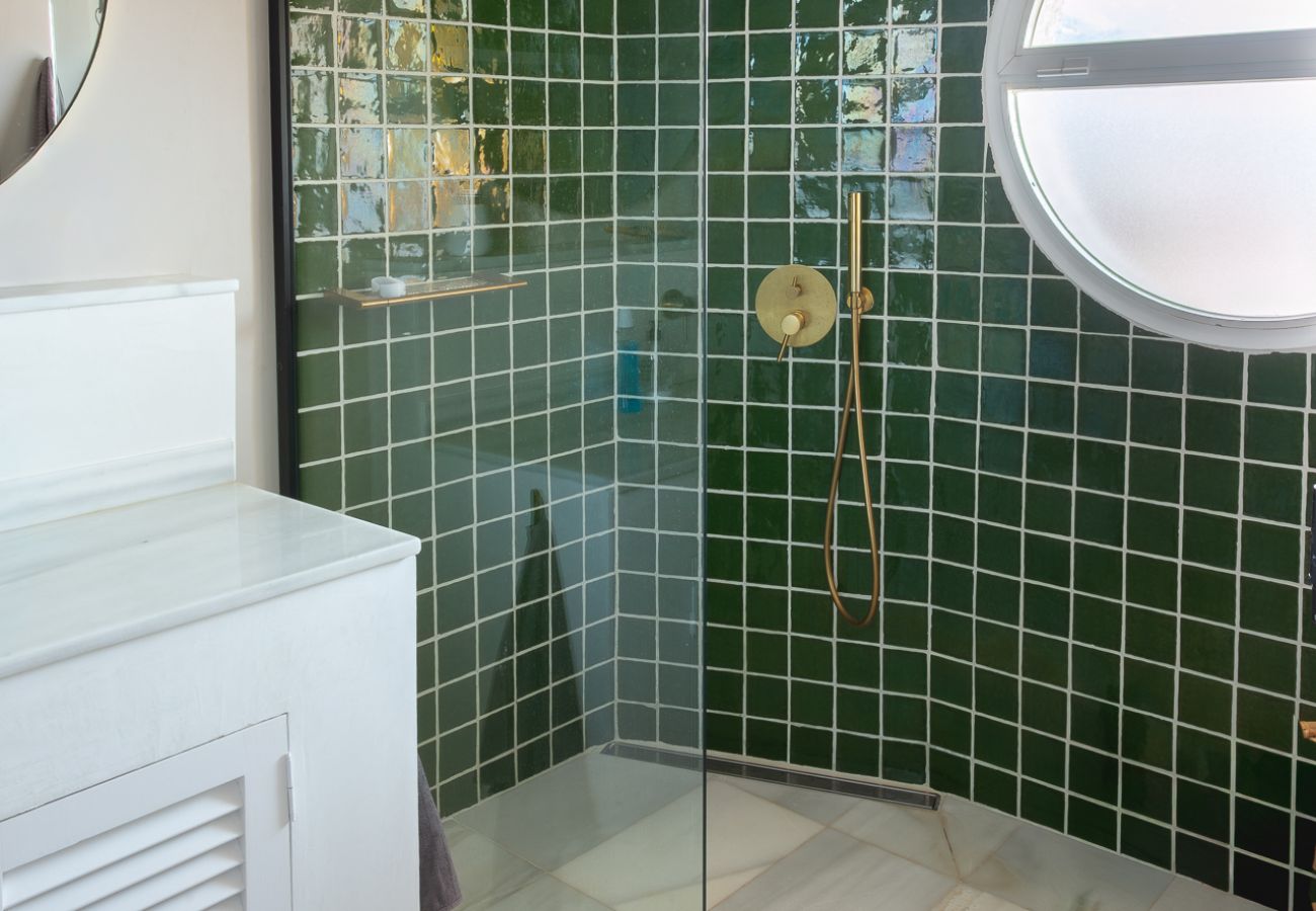 Apartment in Almuñecar - Spacious Terrace & Stunning Views