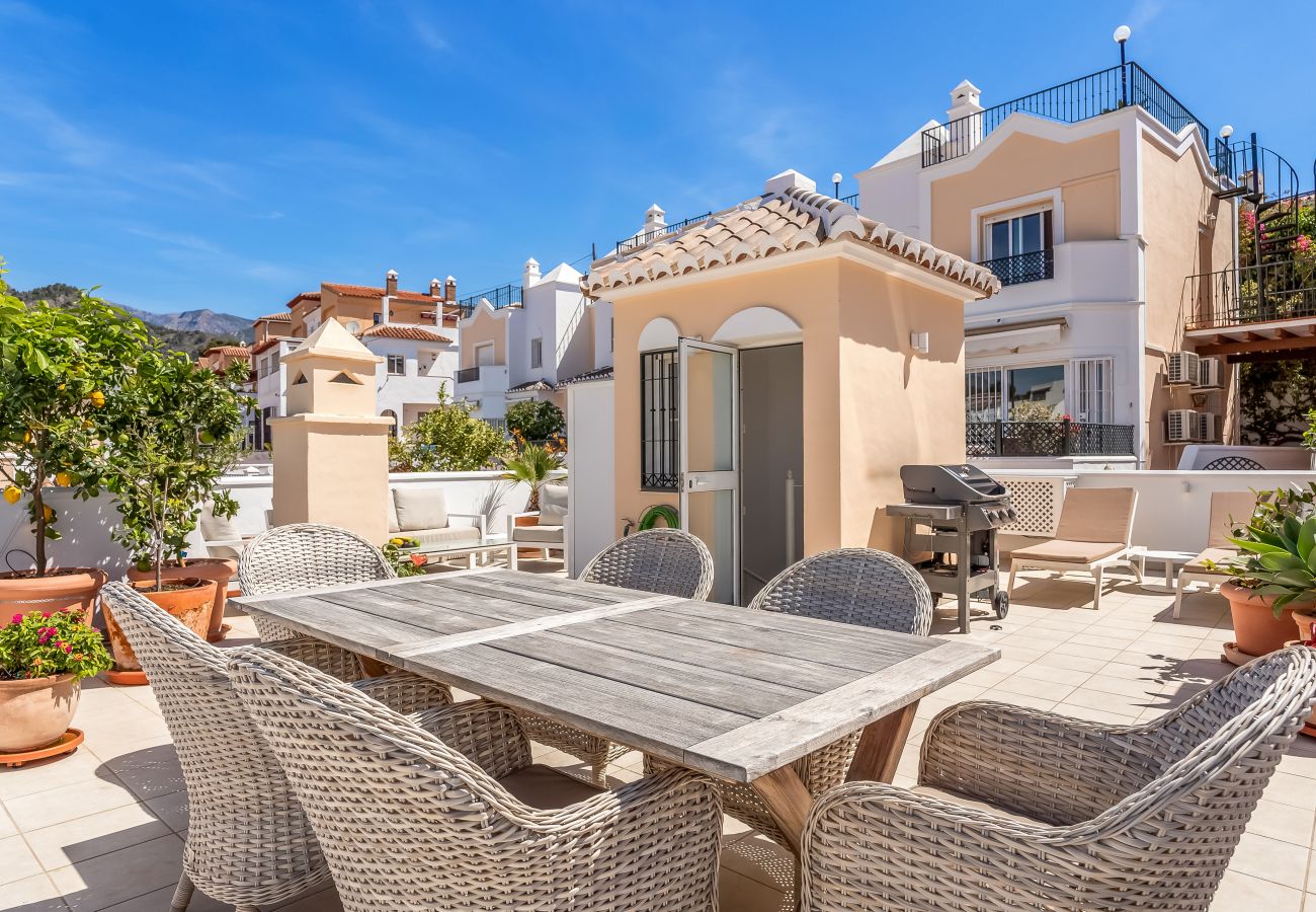 Terraced House in Nerja - Stunning terrace, elegant home in Nerja