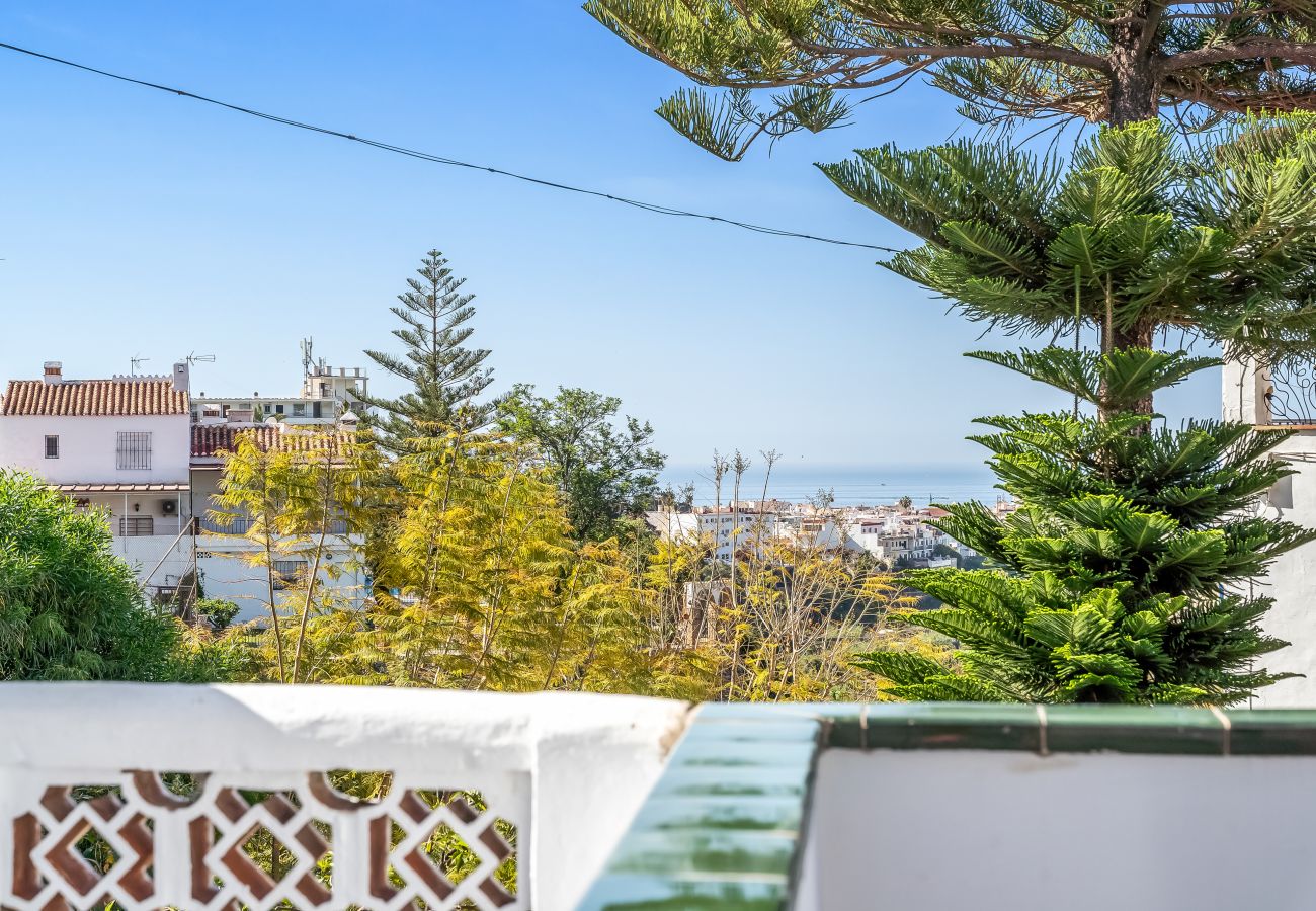 Terraced House in Nerja - Sunny Townhouse with Terrace in Nerja