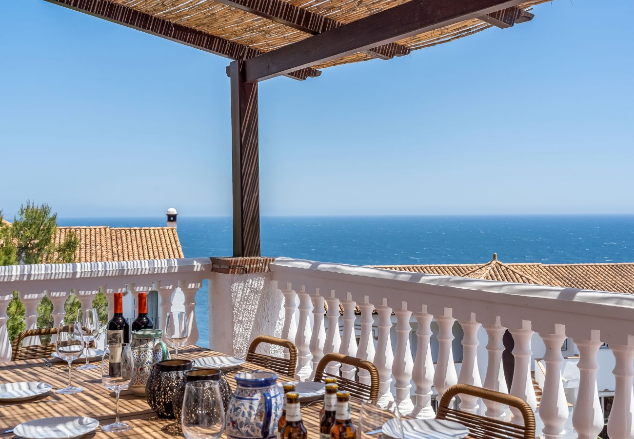 Villa i La Herradura - Exklusiv villa, underbar trädgård, uppvärmd privat pool