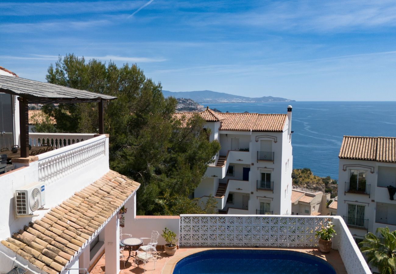 Villa i La Herradura - Exklusiv villa, underbar trädgård, uppvärmd privat pool