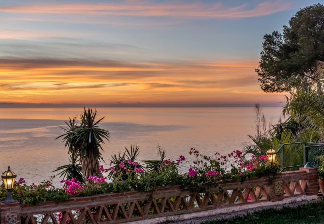 Villa i Almuñecar - Magisk havsutsikt, privat uppvärmd pool, 15 min, promenad till strand & restaurang Villa i Almuñecar - Magisk havsutsikt, privat uppvärmd pool, 15 min, promenad till strand & restaurang
