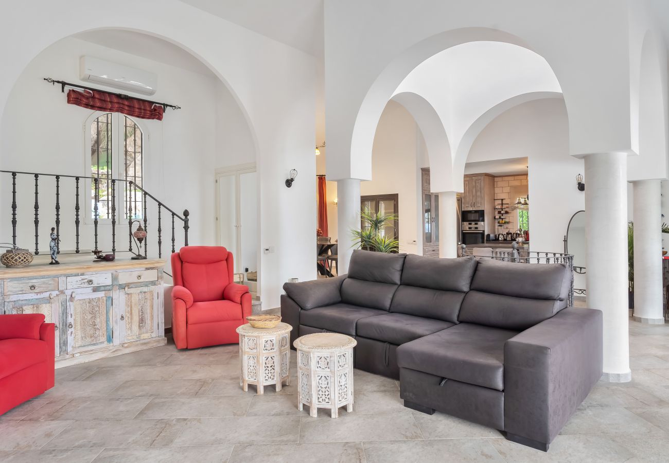 Villa i La Herradura - Vacker villa med havsutsikt, privat pool, 5 minuters promenad från stranden