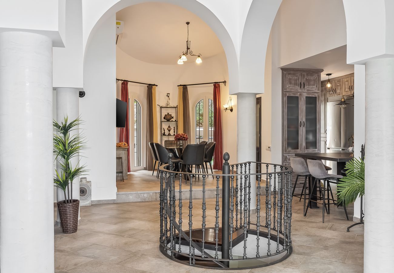 Villa i La Herradura - Vacker villa med havsutsikt, privat pool, 5 minuters promenad från stranden