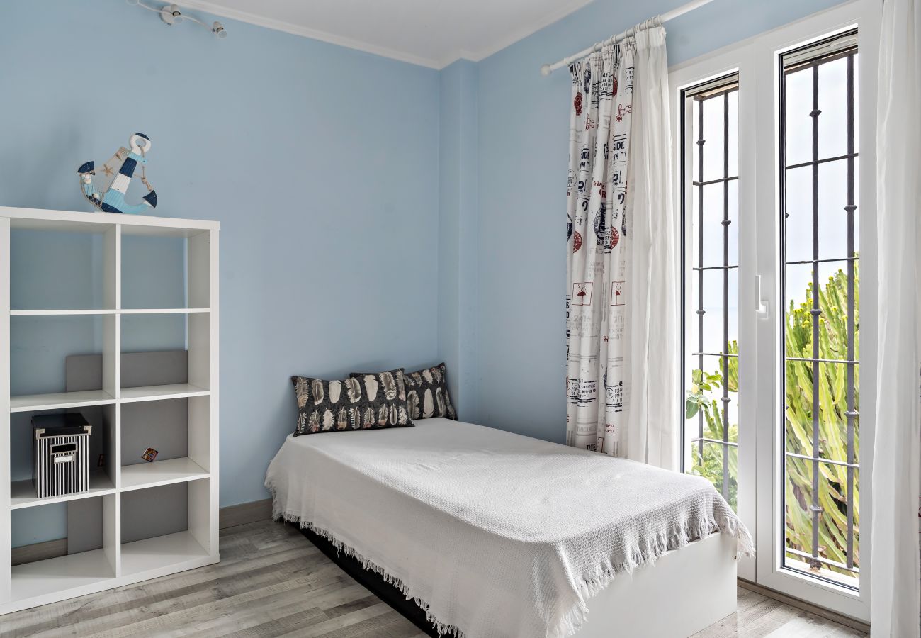 Villa i La Herradura - Vacker villa med havsutsikt, privat pool, 5 minuters promenad från stranden