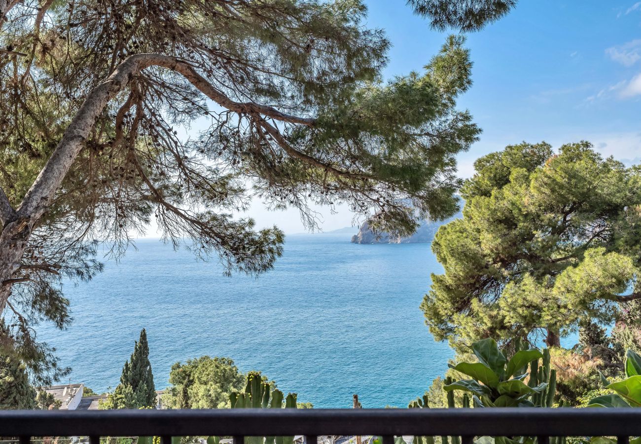 Villa i La Herradura - Vacker villa med havsutsikt, privat pool, 5 minuters promenad från stranden
