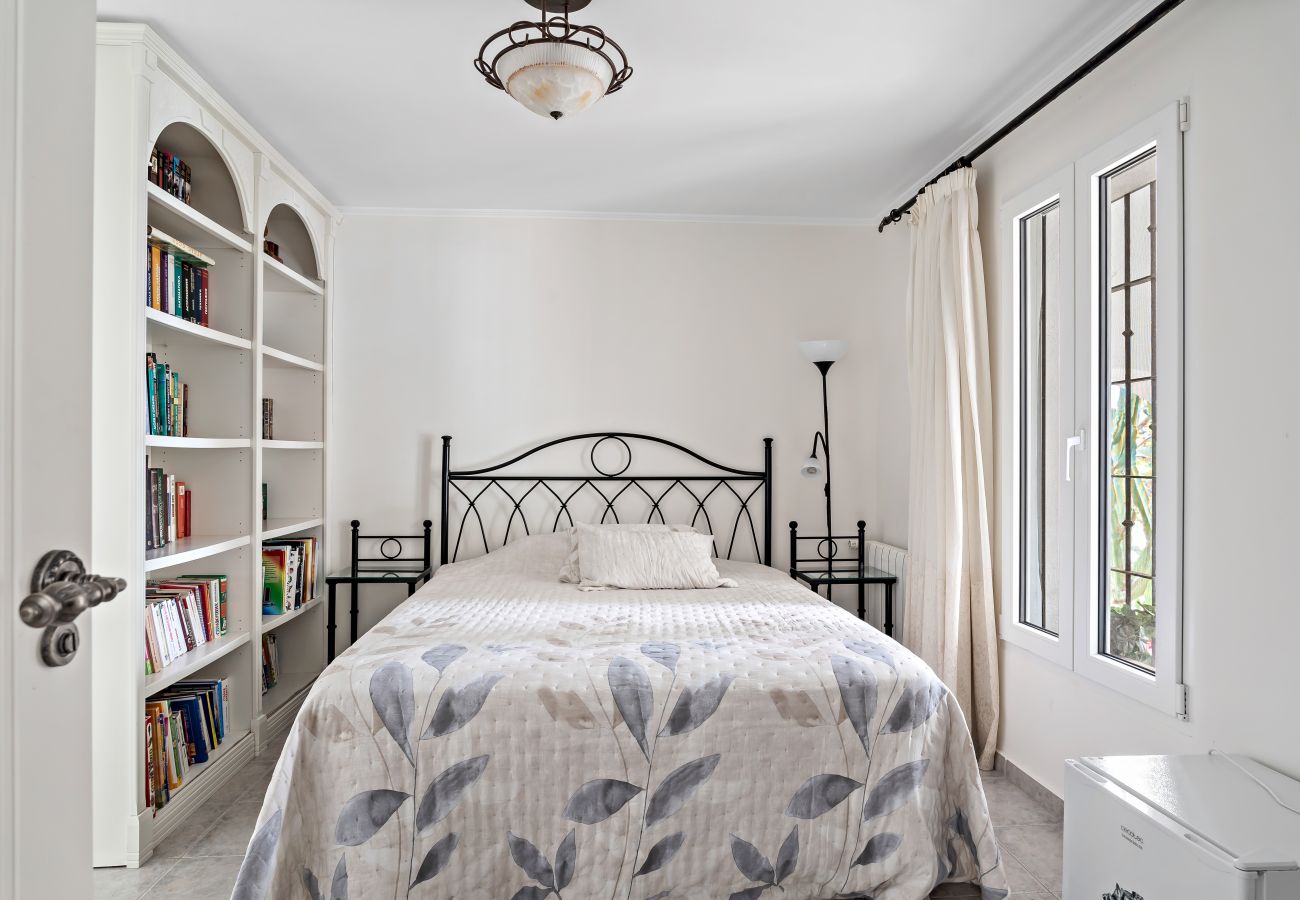 Villa i La Herradura - Vacker villa med havsutsikt, privat pool, 5 minuters promenad från stranden