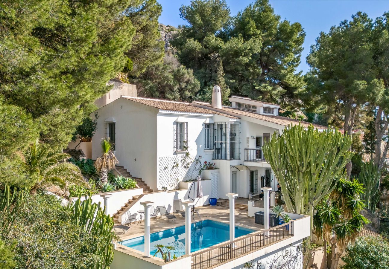 Villa i La Herradura - Vacker villa med havsutsikt, privat pool, 5 minuters promenad från stranden
