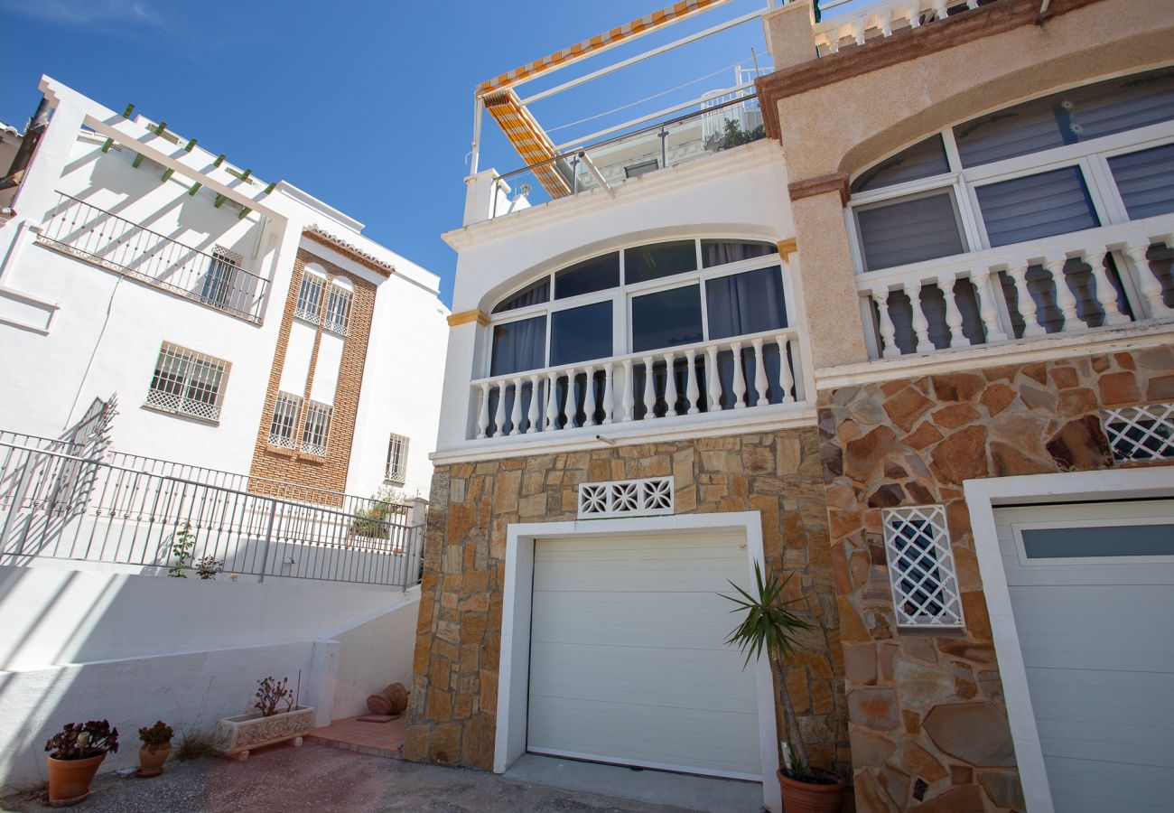 Radhus i Nerja - Solig Takterrass Nära Burriana-stranden