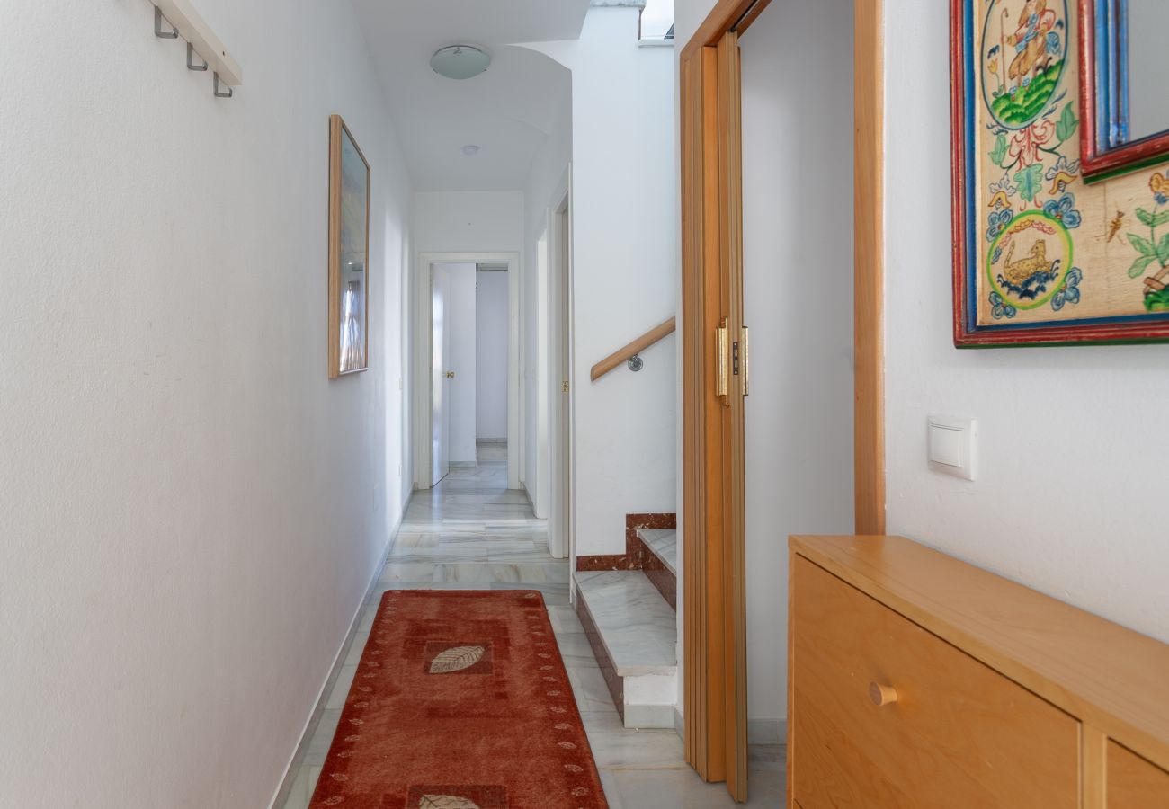 Radhus i Nerja - Solig Takterrass Nära Burriana-stranden