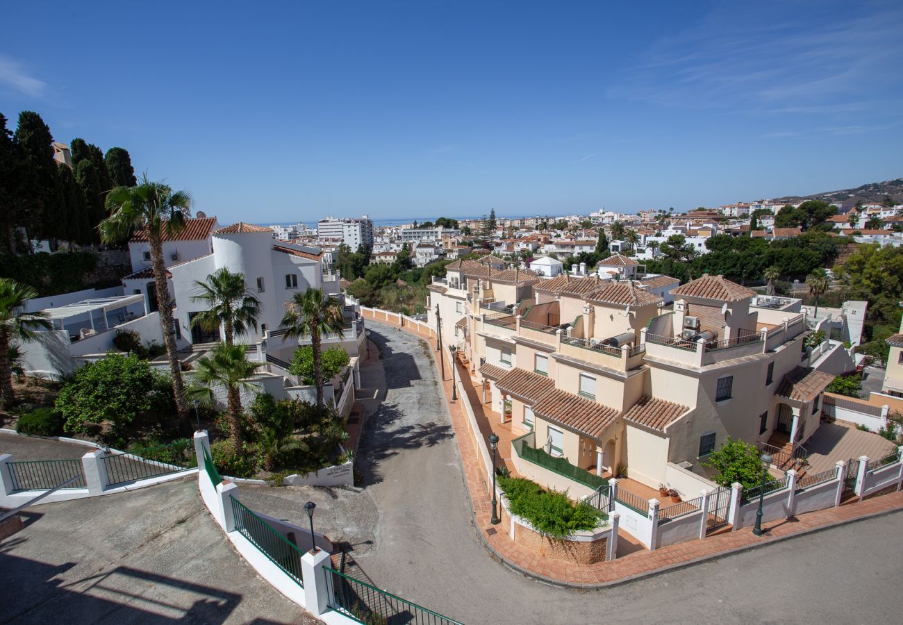 Radhus i Nerja - Solig Takterrass Nära Burriana-stranden