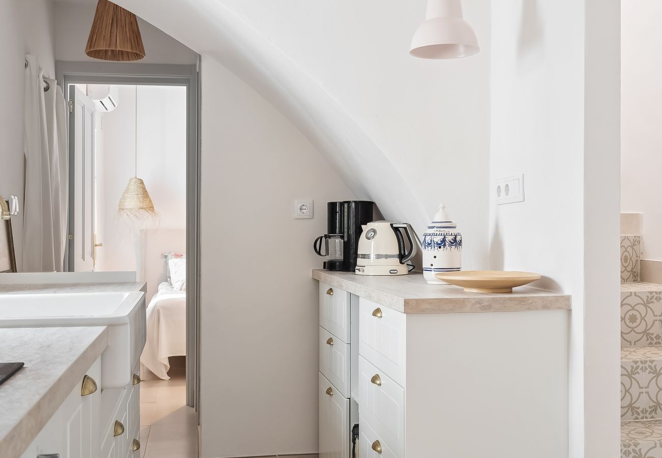 Radhus i Almuñecar - Stor terrass, historisk grotta & nära stranden