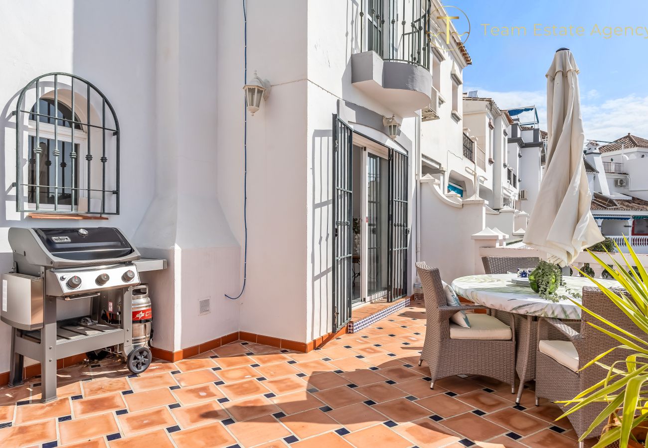 Radhus i Nerja - Chict boende med stor trädgård, nära Burriana stranden