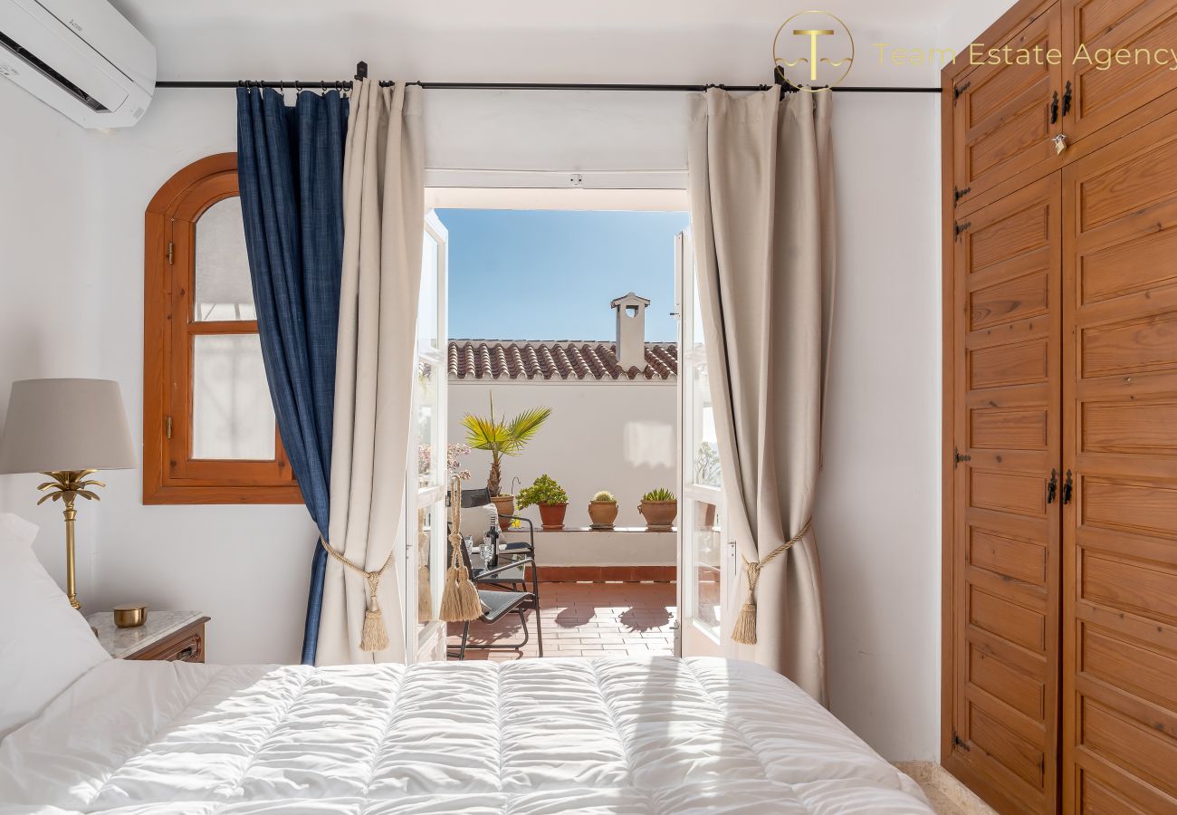 Lägenhet i Nerja - Naturnära boende & Nerjas största poolområde
