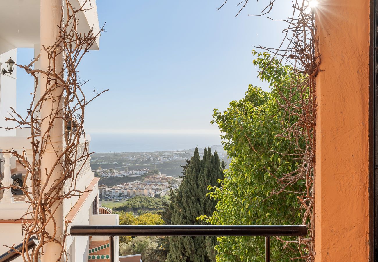 Lägenhet i Nerja - Naturnära boende & Nerjas största poolområde