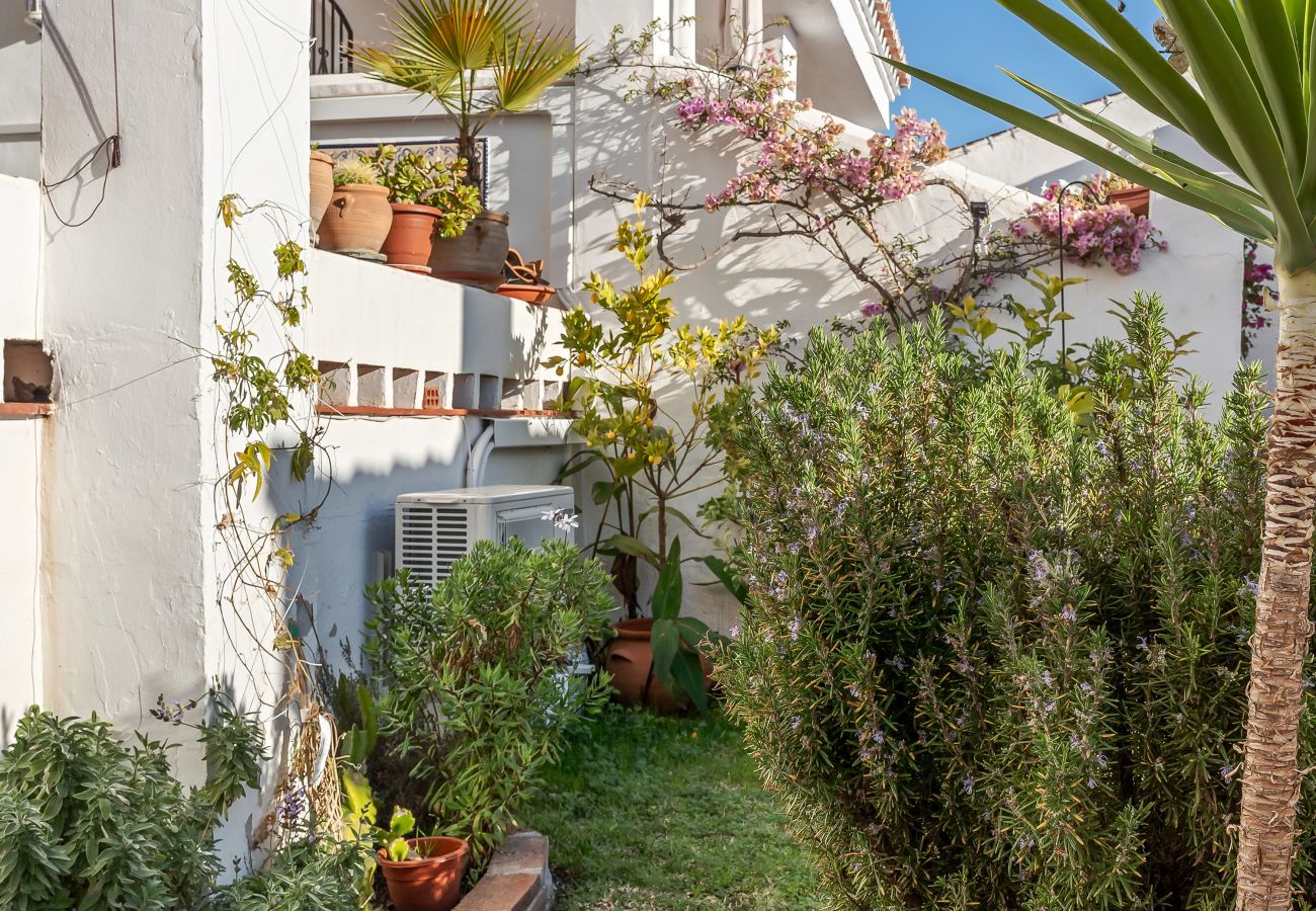 Lägenhet i Nerja - Naturnära boende & Nerjas största poolområde