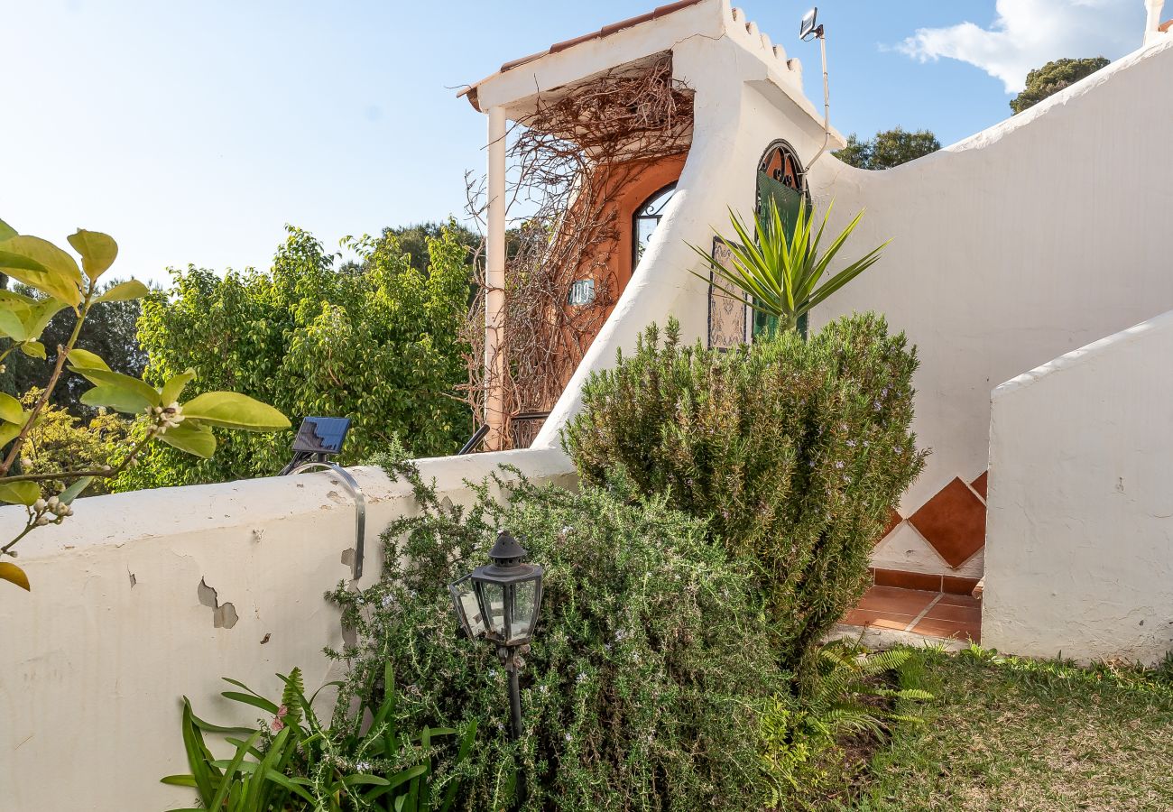 Lägenhet i Nerja - Naturnära boende & Nerjas största poolområde