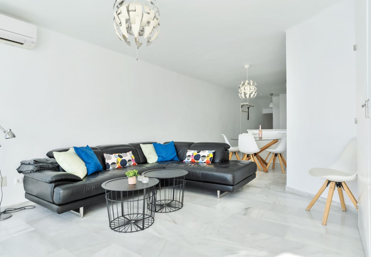 Lägenhet i Nerja - Centralt belägen lägenhet i Nerja – Os lagbart läge!