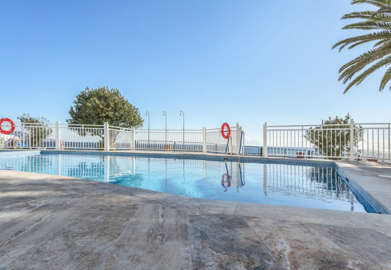 Lägenhet i Nerja - Centralt belägen lägenhet i Nerja – Os lagbart läge!