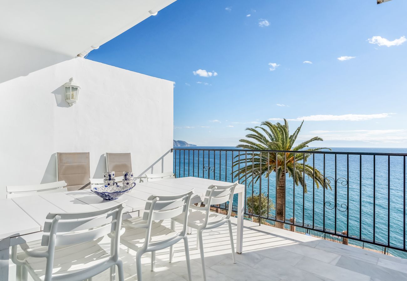 Lägenhet i Nerja - Centralt belägen lägenhet i Nerja – Os lagbart läge!