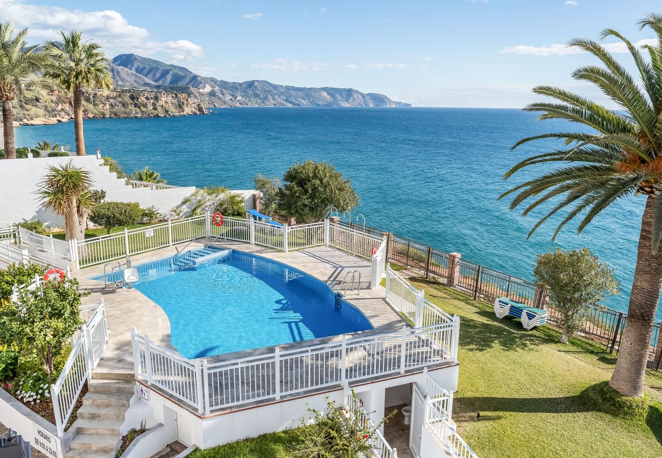 Lägenhet i Nerja - Centralt belägen lägenhet i Nerja – Os lagbart läge!