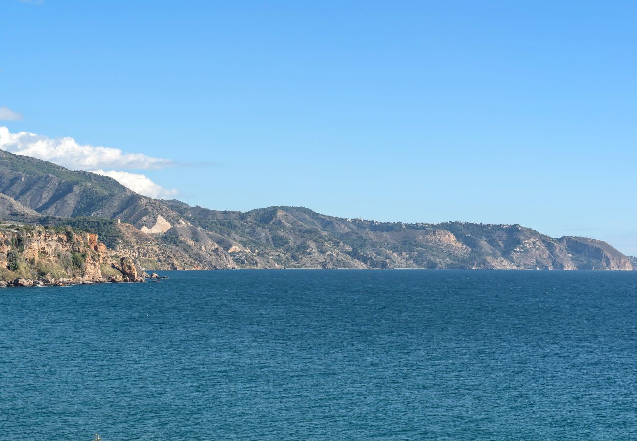 Lägenhet i Nerja - Centralt belägen lägenhet i Nerja – Os lagbart läge!