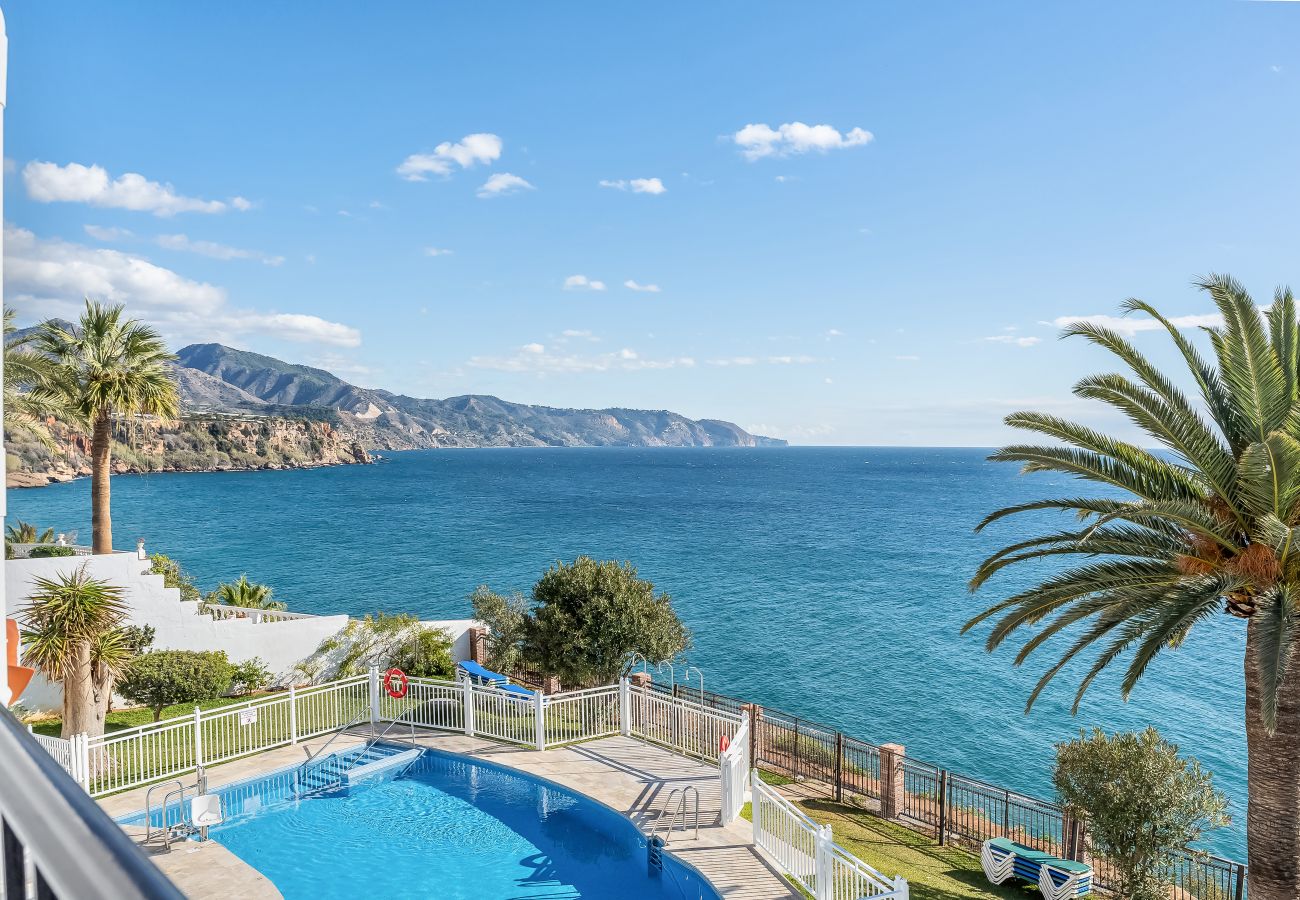 Lägenhet i Nerja - Centralt belägen lägenhet i Nerja – Os lagbart läge!