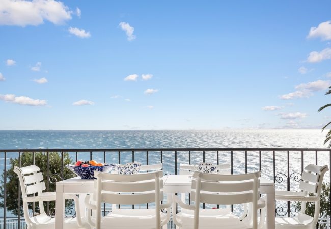 Lägenhet i Nerja - Bo vid stranden – Perfekt centralt läge i Nerja