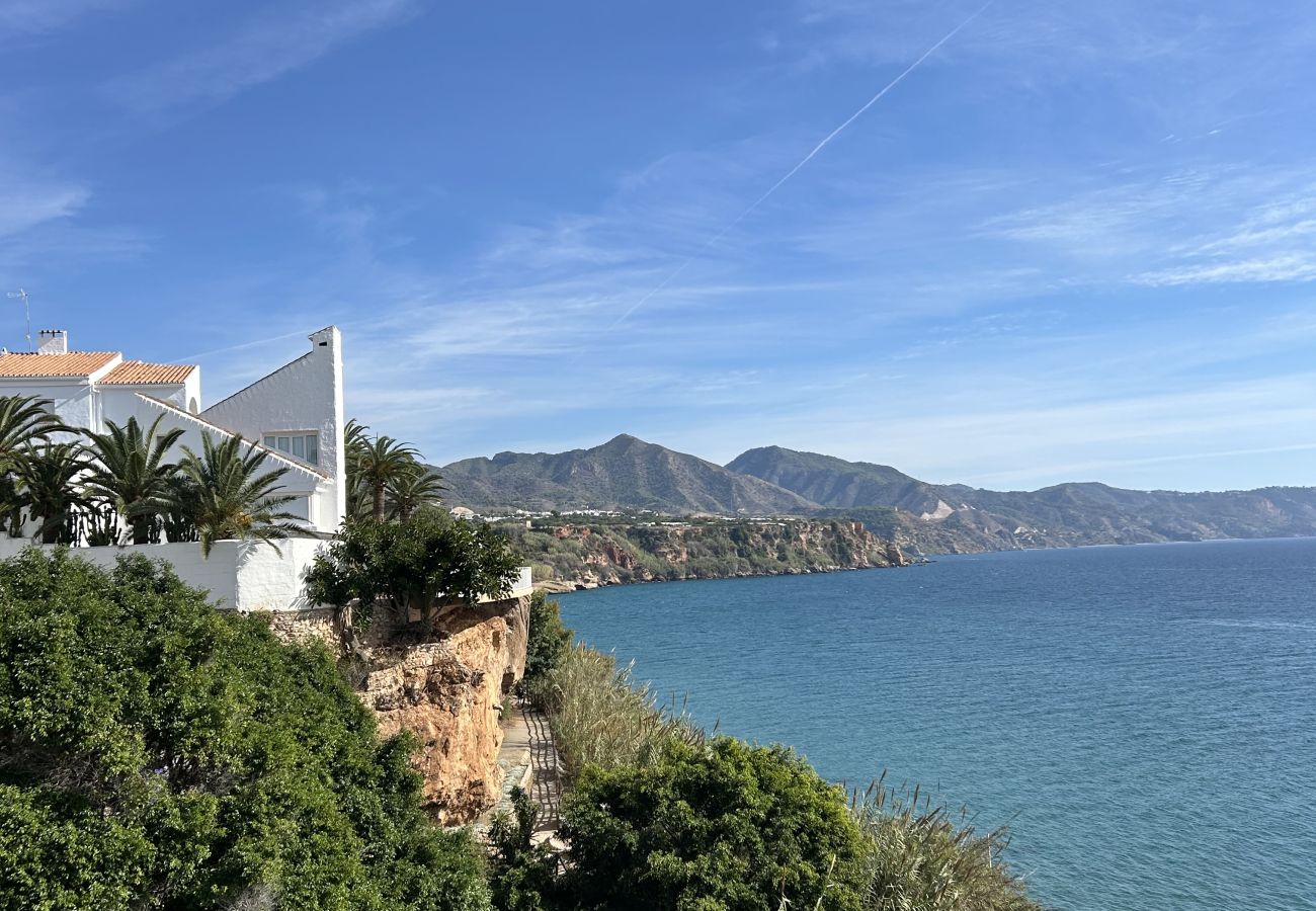 Lägenhet i Nerja - Bo vid stranden – Perfekt centralt läge i Nerja