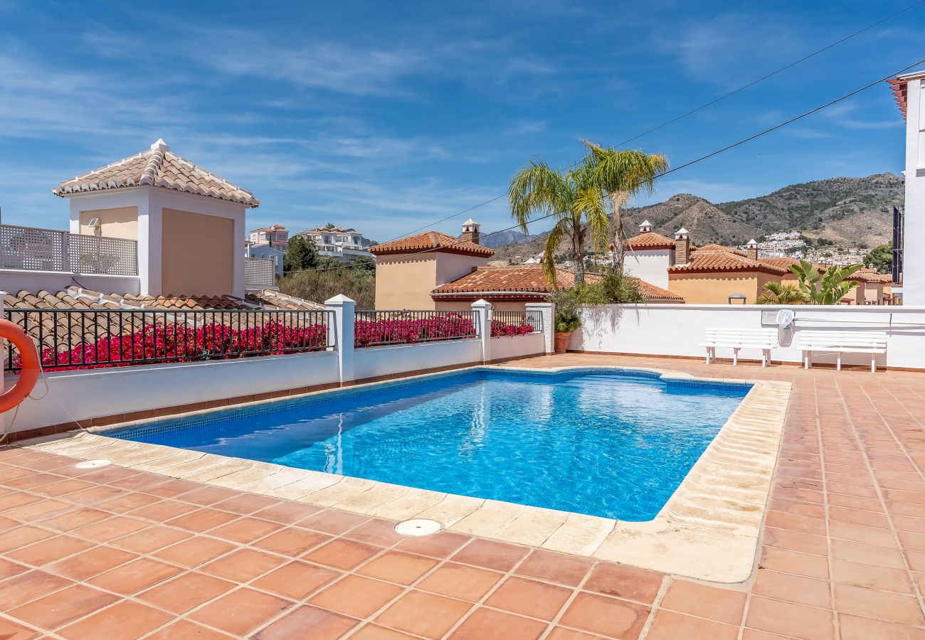 Radhus i Nerja - Fantastisk Terrass, Elegant Hem i Nerja