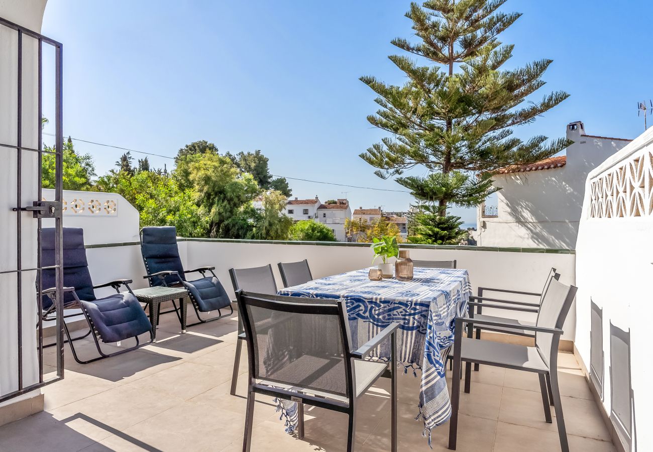 Radhus i Nerja - Soligt townhouse med terrass i Nerja