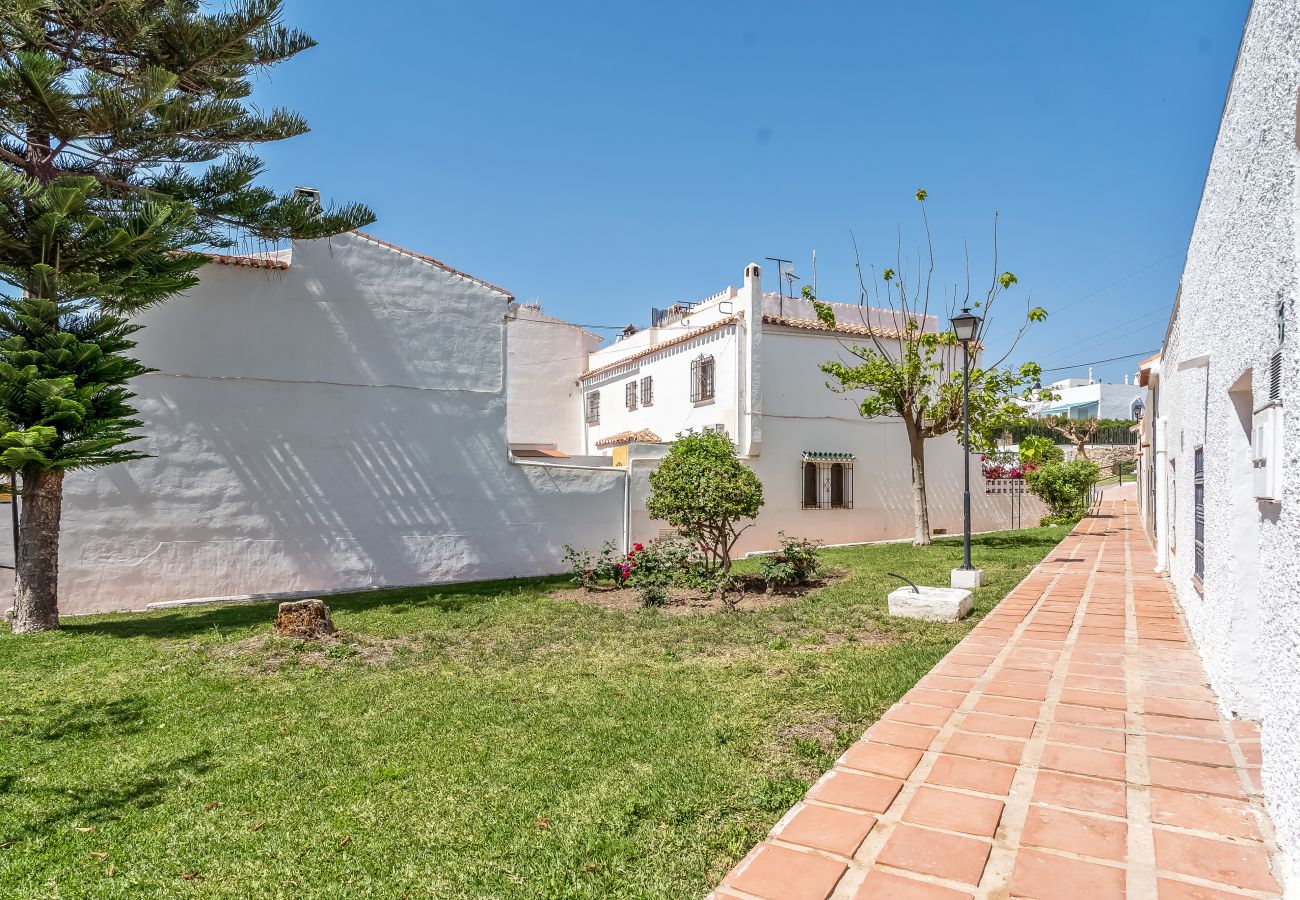 Radhus i Nerja - Soligt townhouse med terrass i Nerja